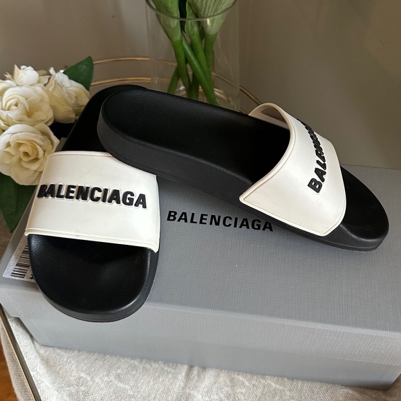 Balenciaga Logo-Embossed Rubber Pool Slides NWT - Picture 2 of 6